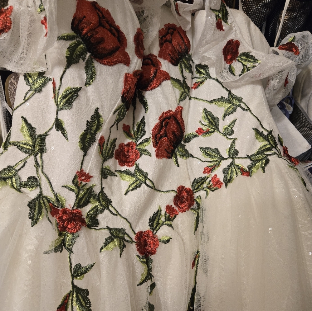 🔥🔥🔥EUC WEDDING/QUINCEAÑERA DRESS! ❤️**Not MK, Only For Exposure** - Picture 5 of 7